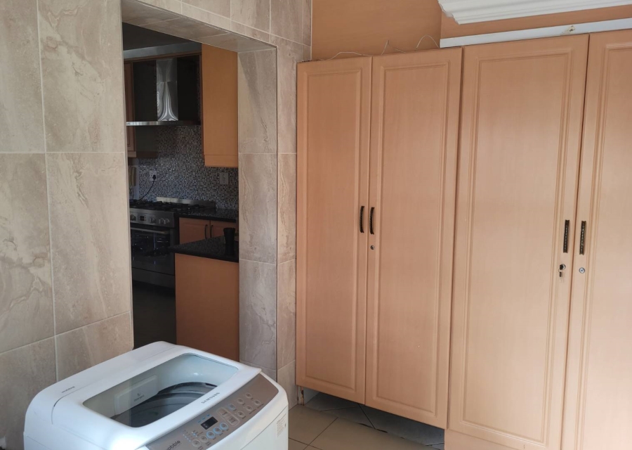 5 Bedroom Property for Sale in Goodwood Park Western Cape